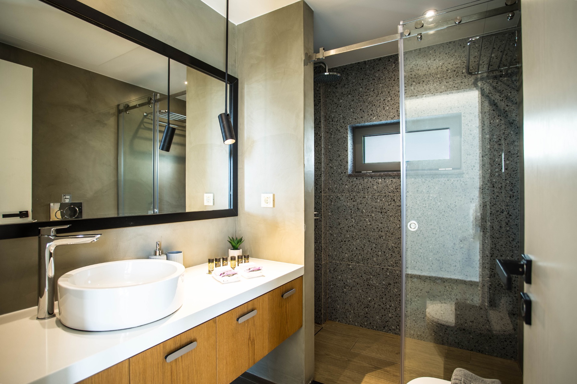 4th bathroom